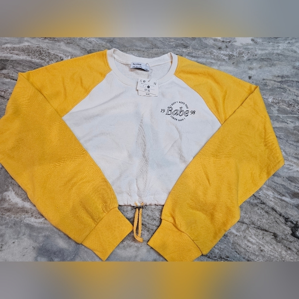 NWT Bershka "Babe 98" Crop Sweatshirt โ Yellow White Colorblock Size M
